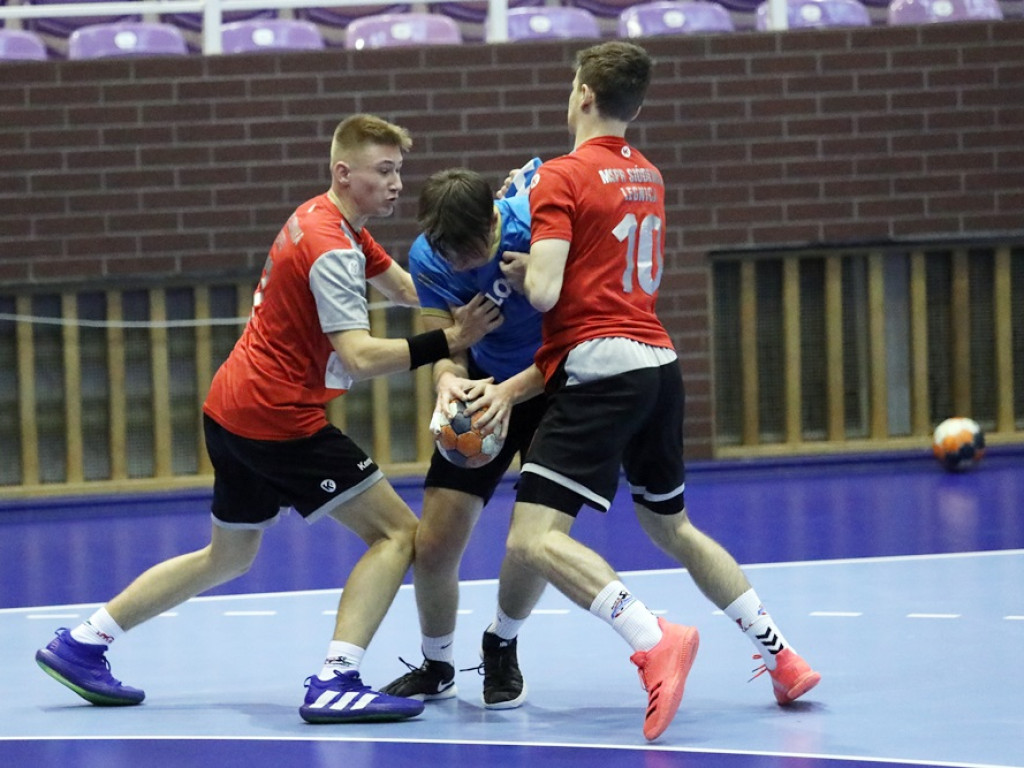 Piękna bramka Słupskiego! Wygrana juniorów rzutem na taśmę