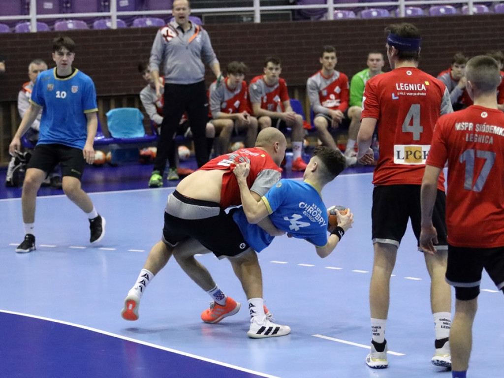 Piękna bramka Słupskiego! Wygrana juniorów rzutem na taśmę
