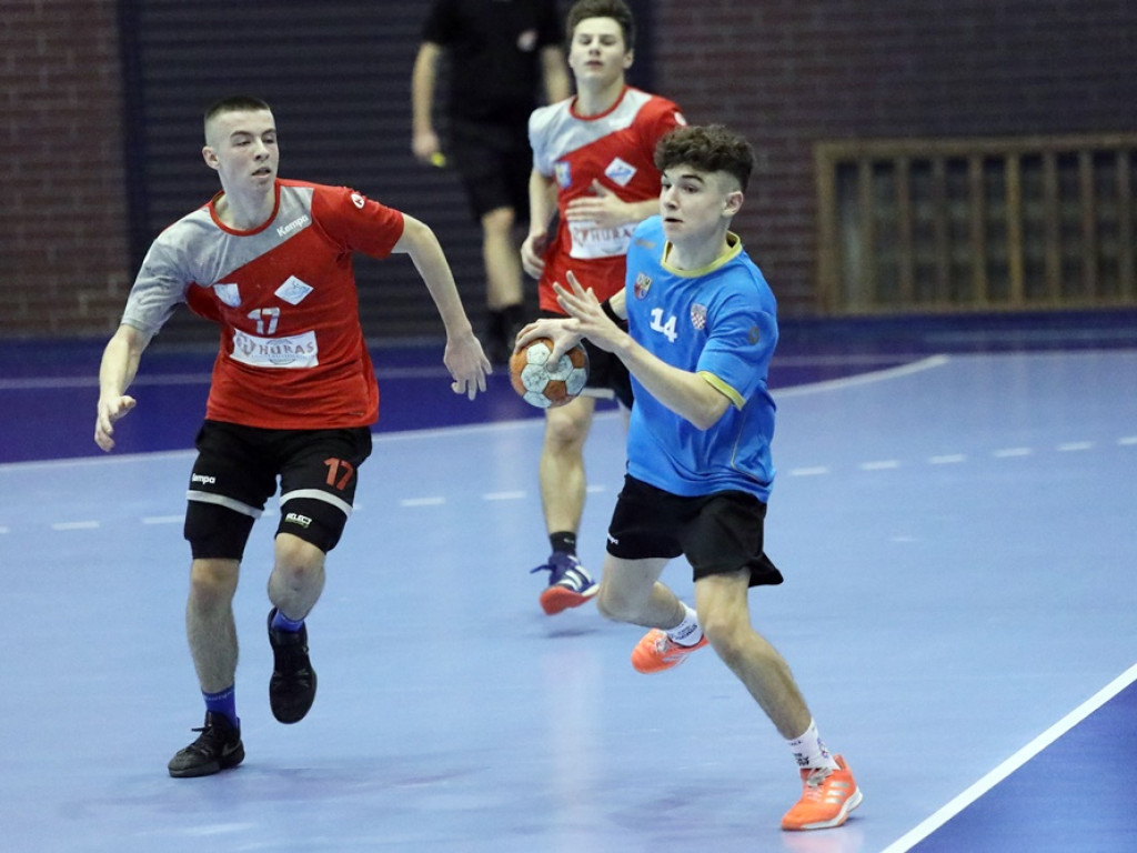 Piękna bramka Słupskiego! Wygrana juniorów rzutem na taśmę