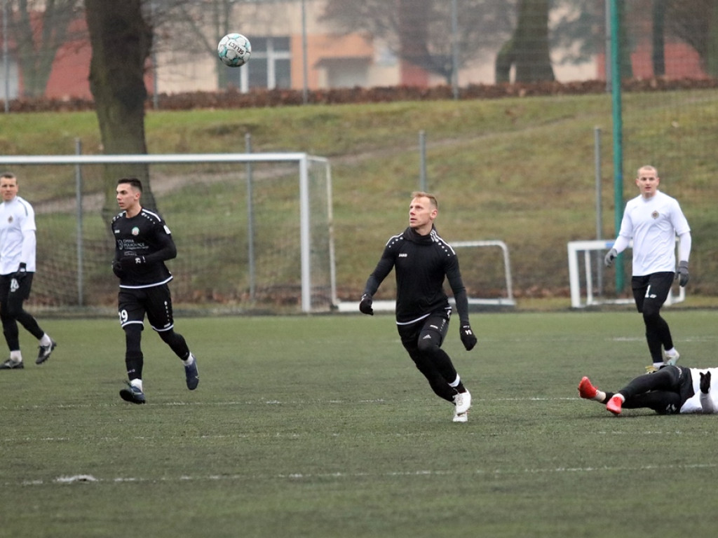 Chrobry wygrał sparingowe derby. Bieszczad obronił karnego