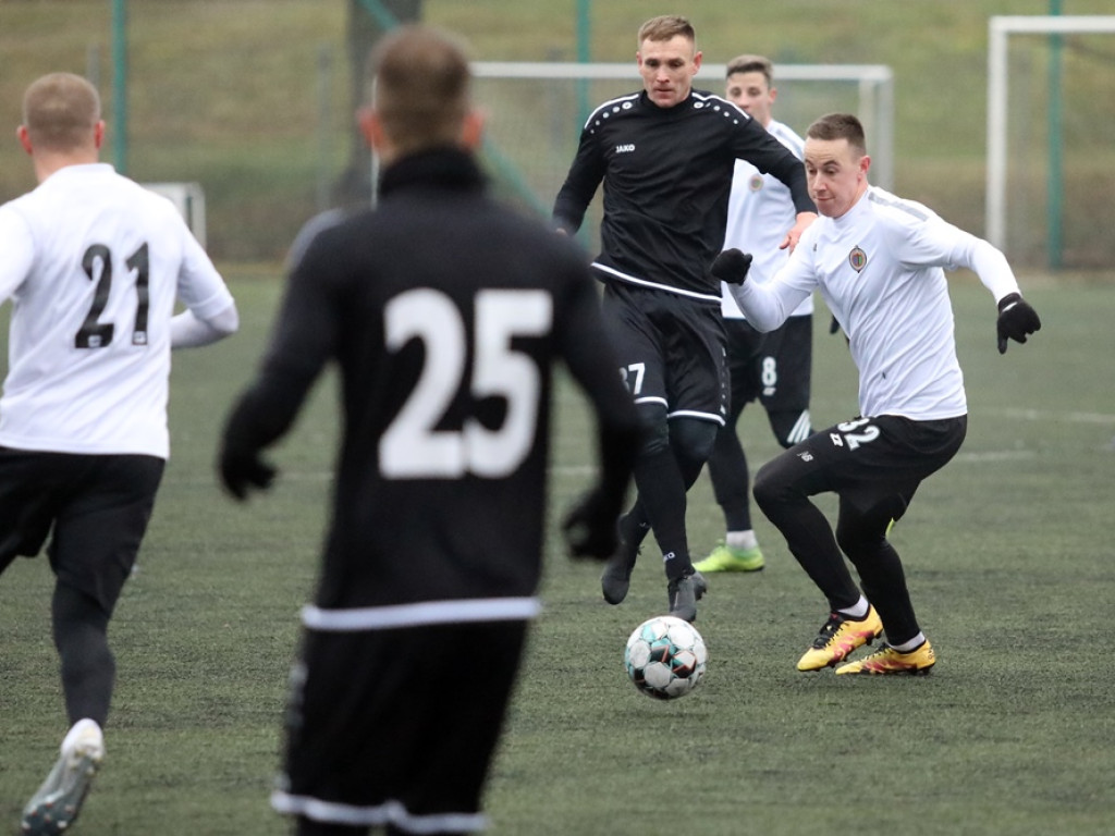 Chrobry wygrał sparingowe derby. Bieszczad obronił karnego