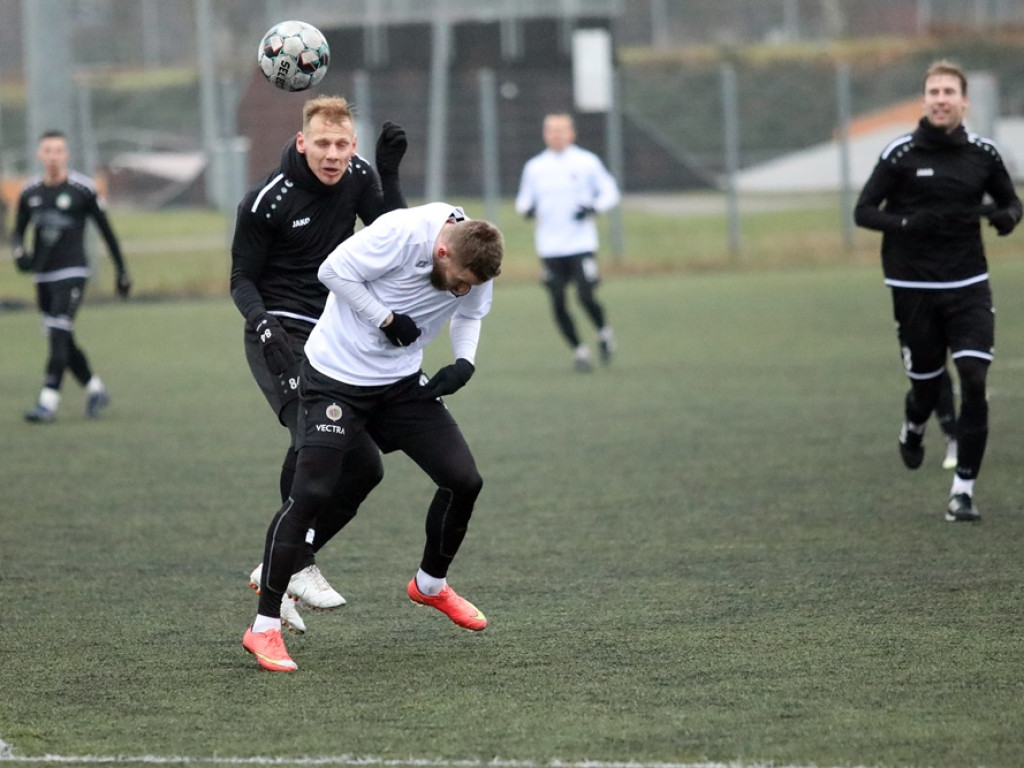 Chrobry wygrał sparingowe derby. Bieszczad obronił karnego