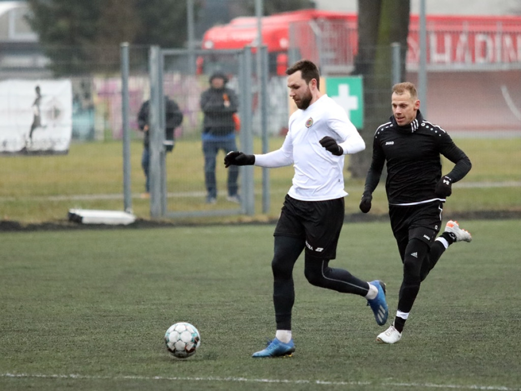 Chrobry wygrał sparingowe derby. Bieszczad obronił karnego