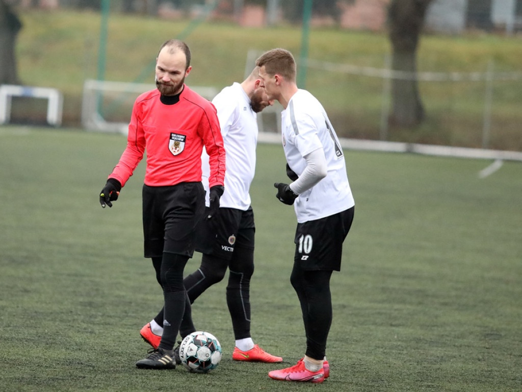 Chrobry wygrał sparingowe derby. Bieszczad obronił karnego