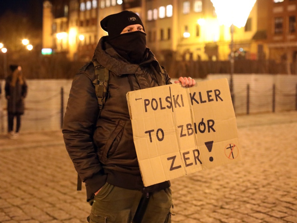 Kobiety znowu wyszły na ulicę. Jest publikacja uzasadnienia wyroku TK w sprawie aborcji