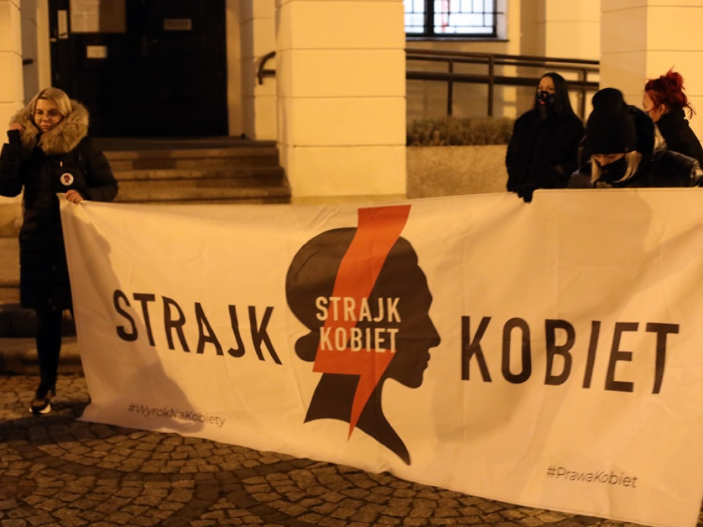 Kobiety znowu wyszły na ulicę. Jest publikacja uzasadnienia wyroku TK w sprawie aborcji