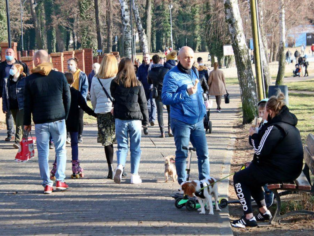 Ludzie chyba poczuli wiosnę. Sława w ten weekend pękała w szwach