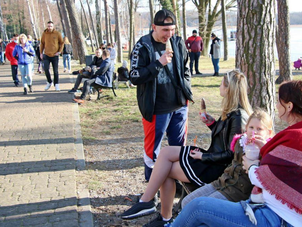 Ludzie chyba poczuli wiosnę. Sława w ten weekend pękała w szwach