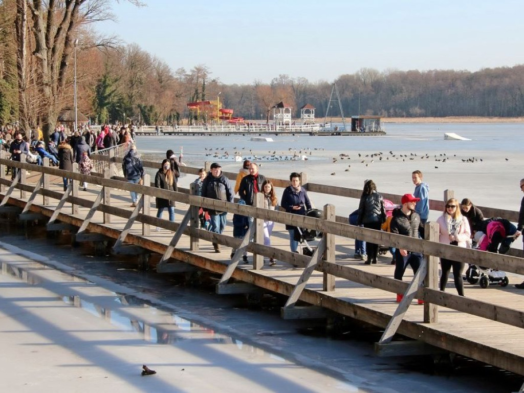 Ludzie chyba poczuli wiosnę. Sława w ten weekend pękała w szwach