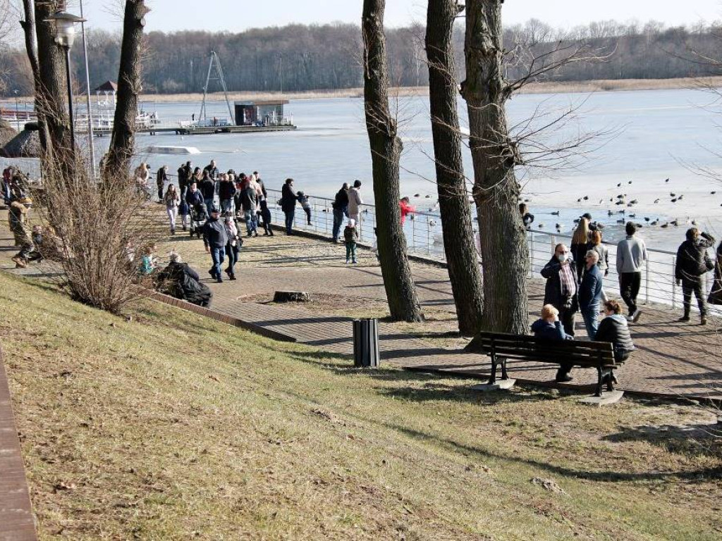 Ludzie chyba poczuli wiosnę. Sława w ten weekend pękała w szwach