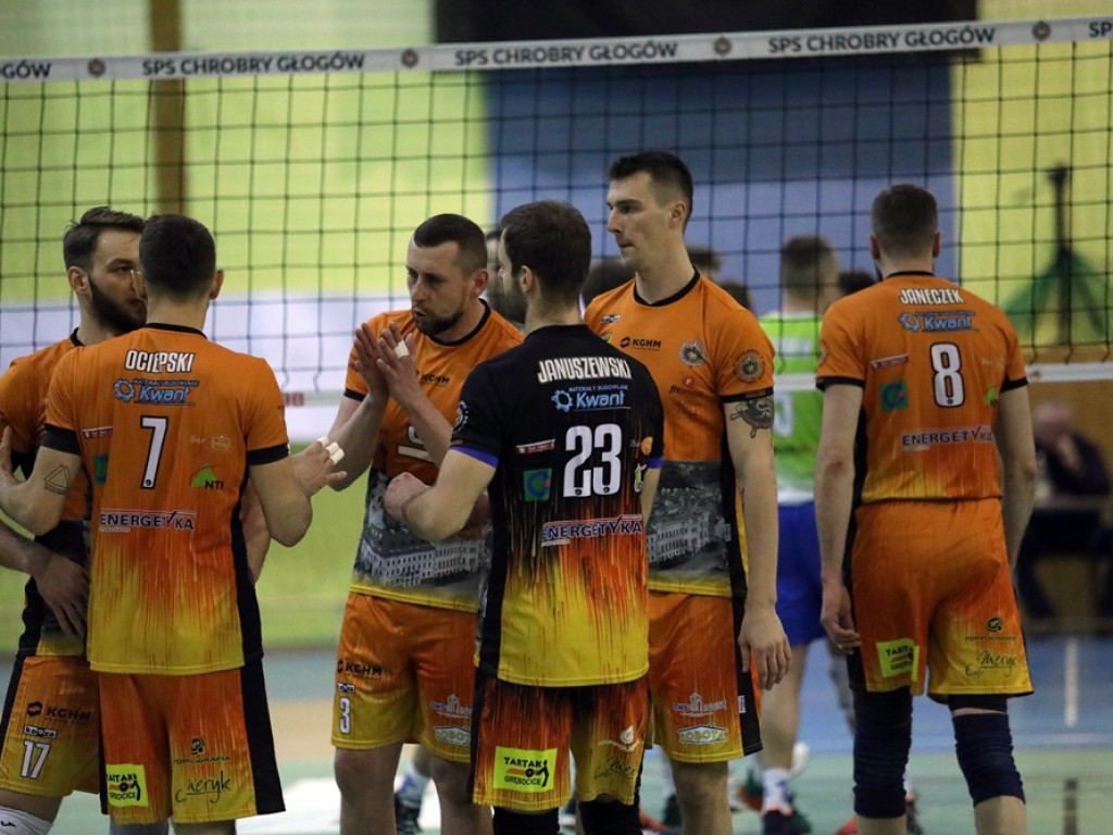 Zrobili pierwszy krok w stronę awansu. Pewna wygrana Chrobrego