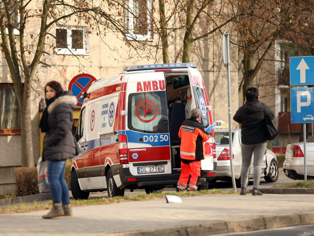 Wypadek na ul. Wita Stwosza. Pięć osób w szpitalu w tym małe dziecko