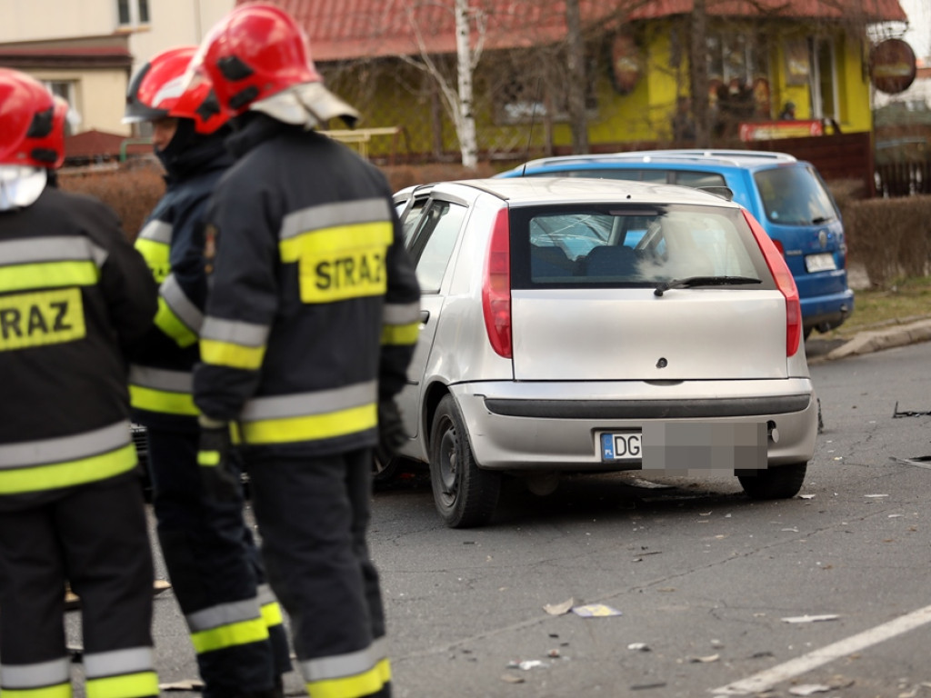 Wypadek na ul. Wita Stwosza. Pięć osób w szpitalu w tym małe dziecko