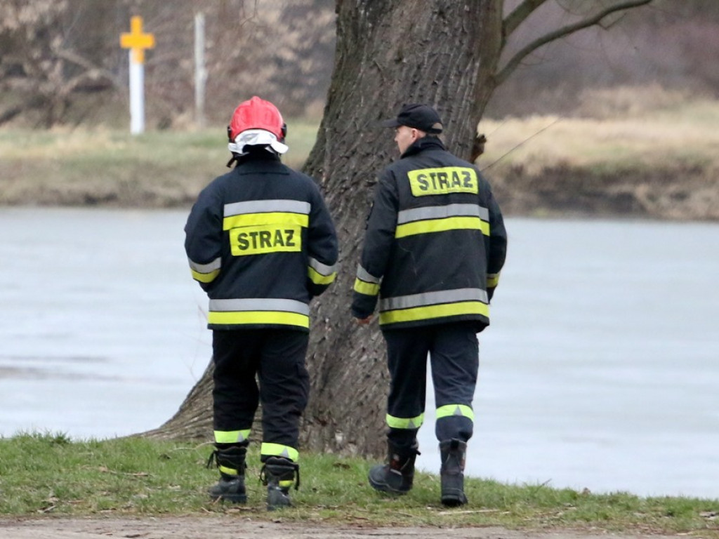 Strażacy i policjanci szukają zaginionej 77-letniej Bogumiły Węgrzyn