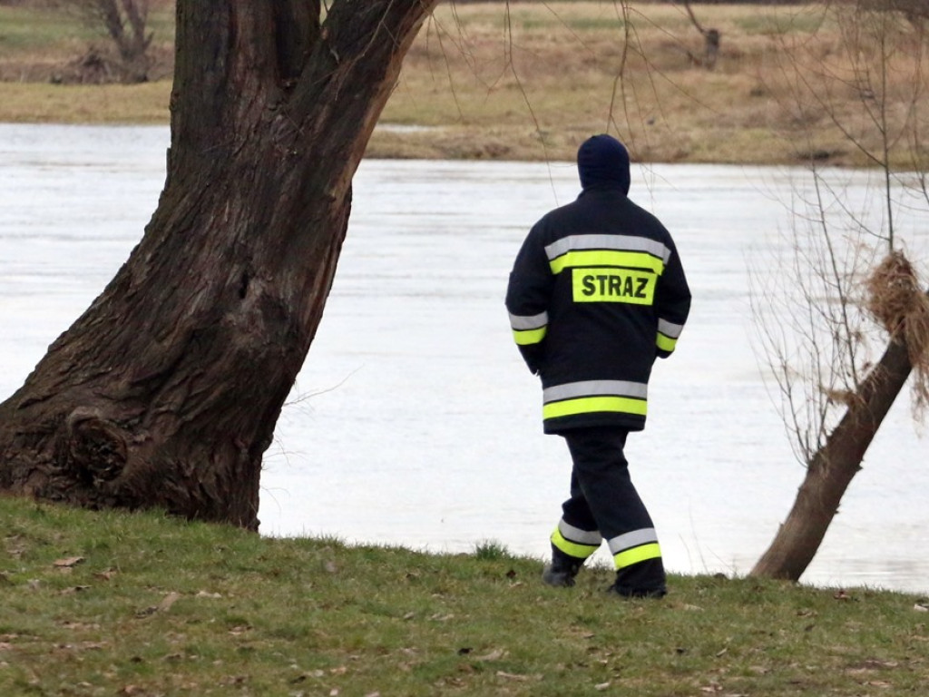 Strażacy i policjanci szukają zaginionej 77-letniej Bogumiły Węgrzyn