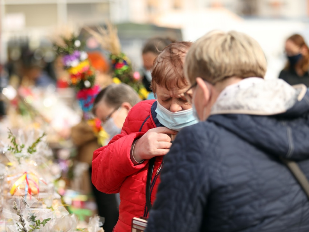 Świąteczny kiermasz! Pomagają Amelce, Szymonkowi i Filipkowi!