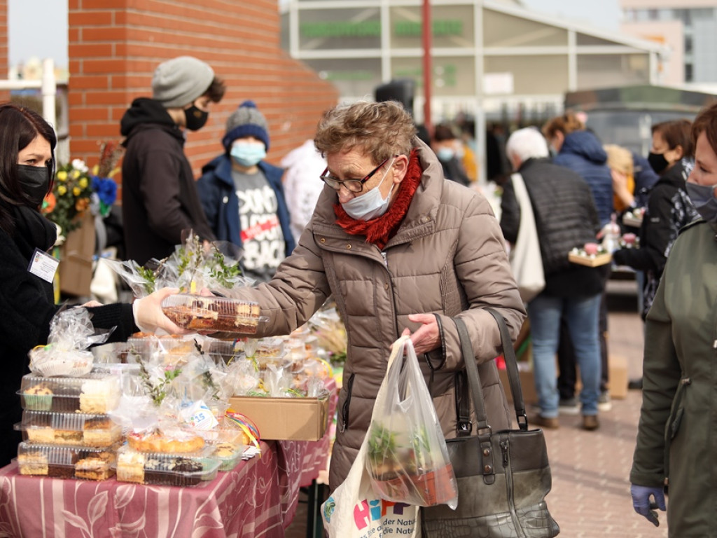 Świąteczny kiermasz! Pomagają Amelce, Szymonkowi i Filipkowi!