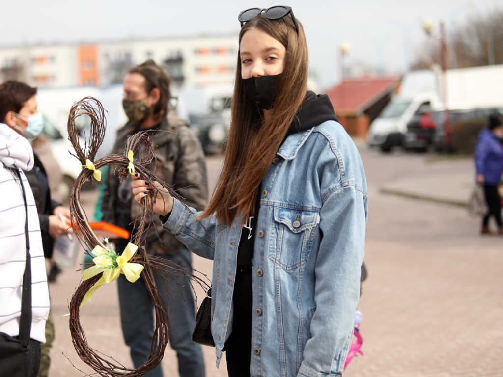 Świąteczny kiermasz! Pomagają Amelce, Szymonkowi i Filipkowi!