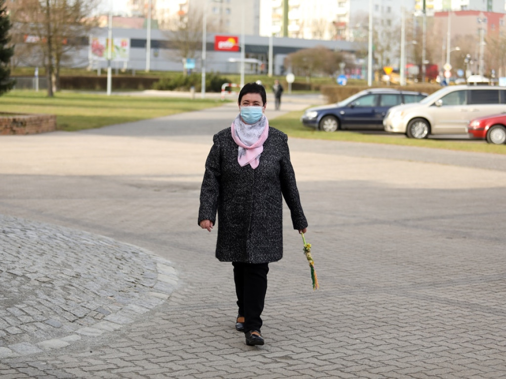 Limity wiernych w kościołach, ale nie wszędzie się ich liczy