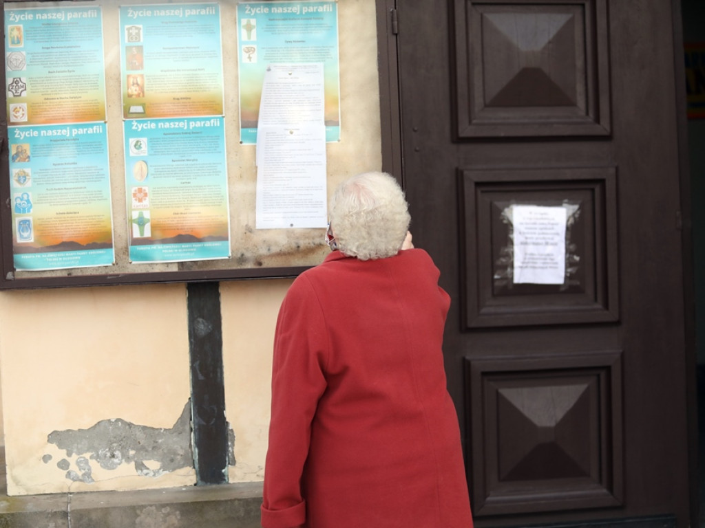 Limity wiernych w kościołach, ale nie wszędzie się ich liczy