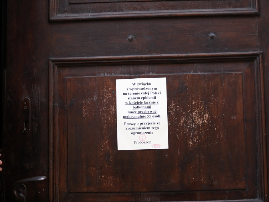 Limity wiernych w kościołach, ale nie wszędzie się ich liczy