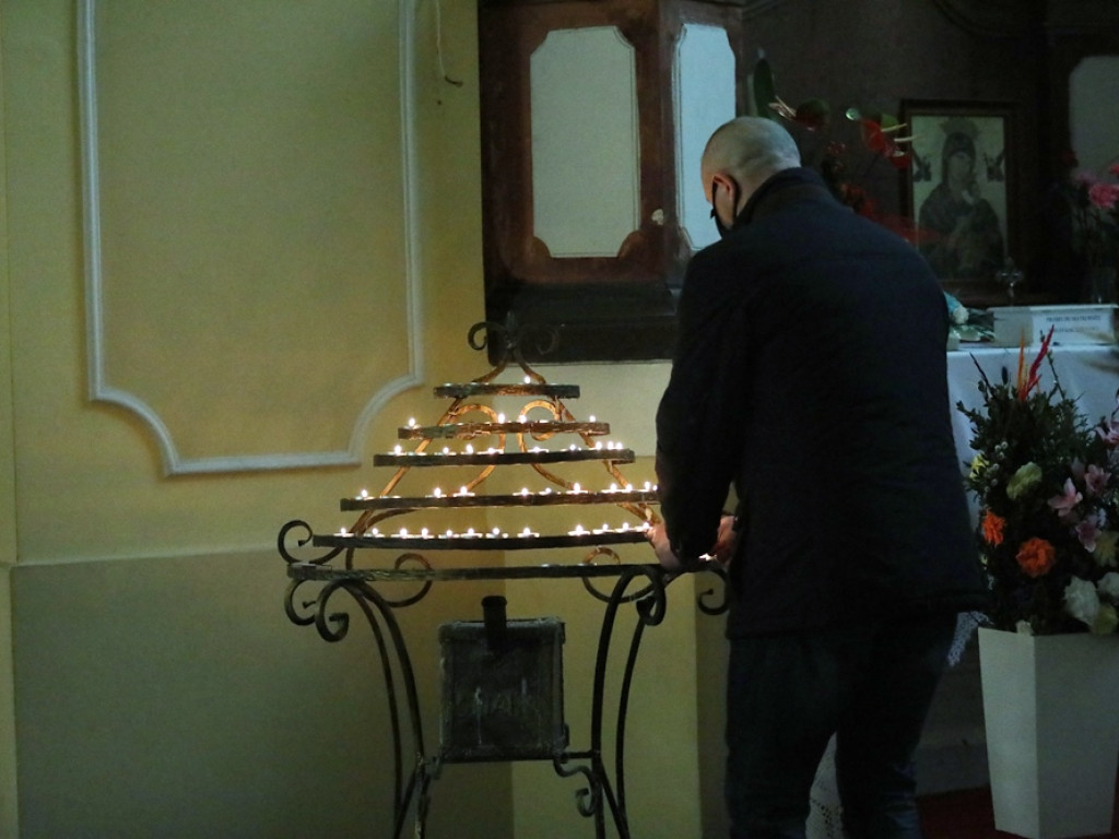 Limity wiernych w kościołach, ale nie wszędzie się ich liczy