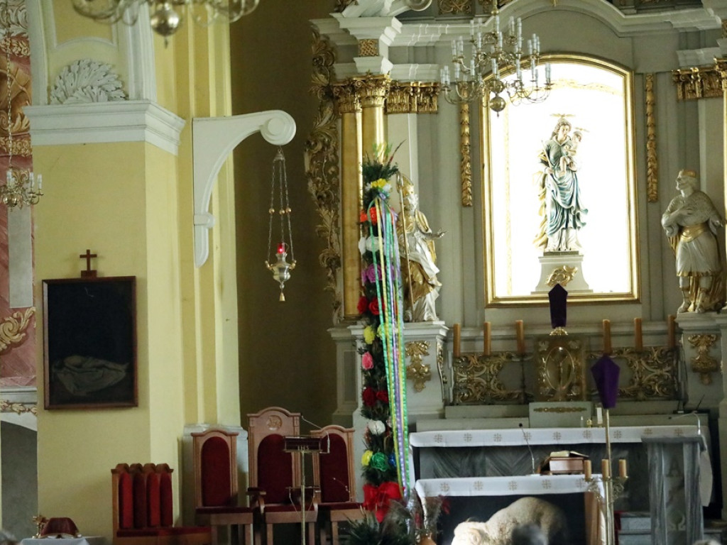 Limity wiernych w kościołach, ale nie wszędzie się ich liczy
