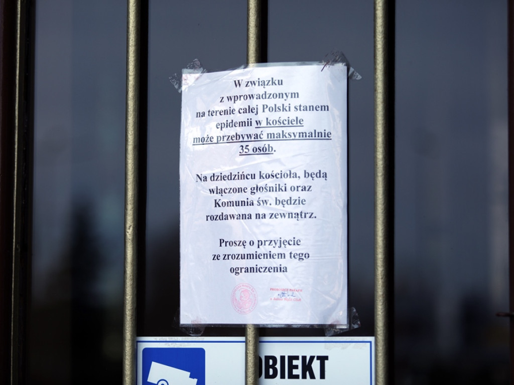 Limity wiernych w kościołach, ale nie wszędzie się ich liczy