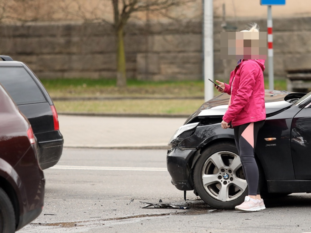 Wymusił pierwszeństwo. Seat uderzył w BMW na ul. Sikorskiego