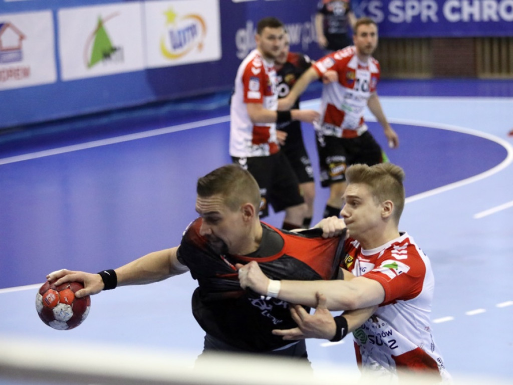 Wygrana po walce! Czerwona latarnia ligi postraszyła szczypiornistów Chrobrego