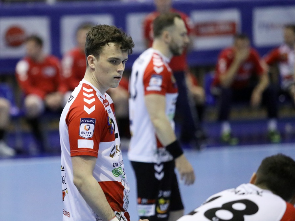 Wygrana po walce! Czerwona latarnia ligi postraszyła szczypiornistów Chrobrego