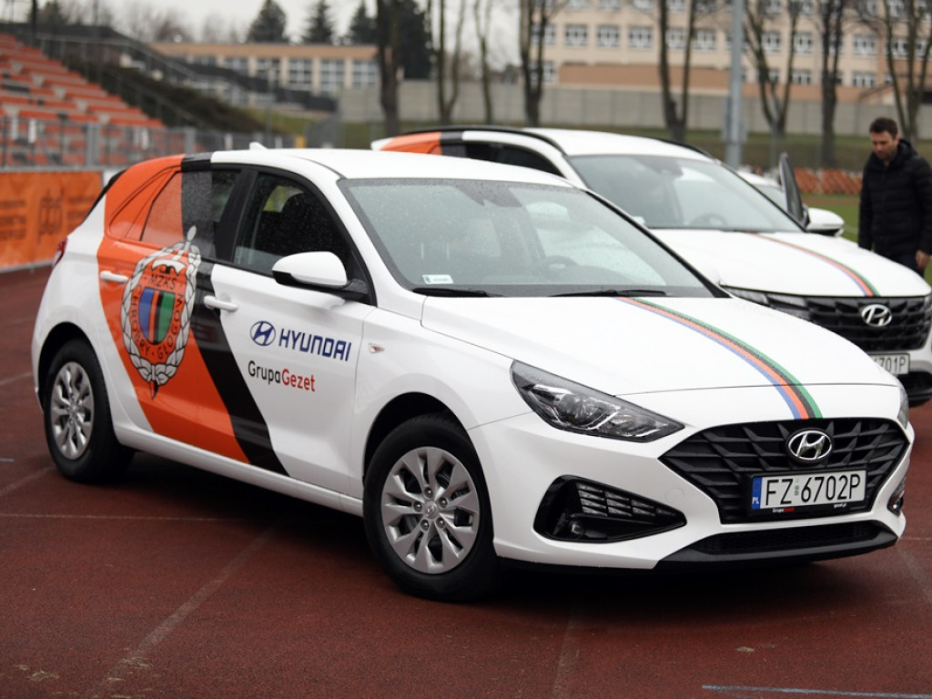 Takie bryki dla Chrobrego! Nowy sponsor w głogowskim klubie