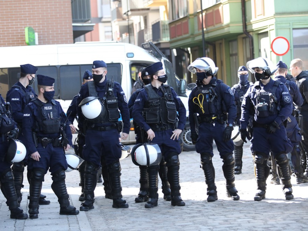 Policja użyła gazu łzawiącego. Strajkujący zostali osaczeni