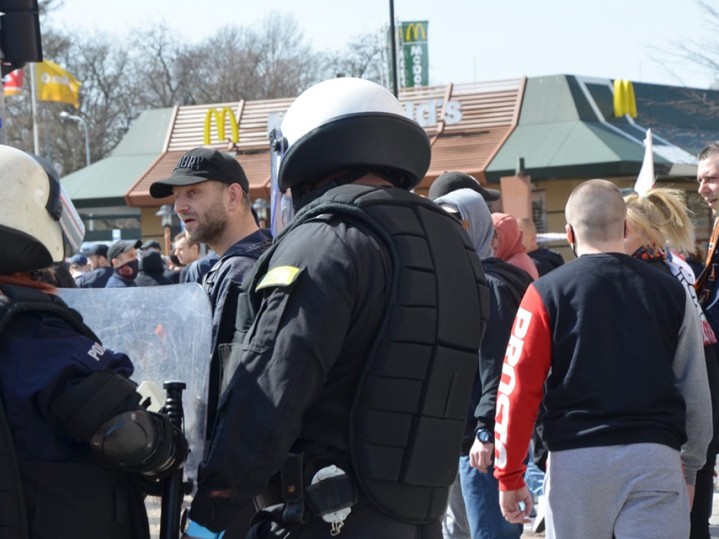 Policja użyła gazu łzawiącego. Strajkujący zostali osaczeni