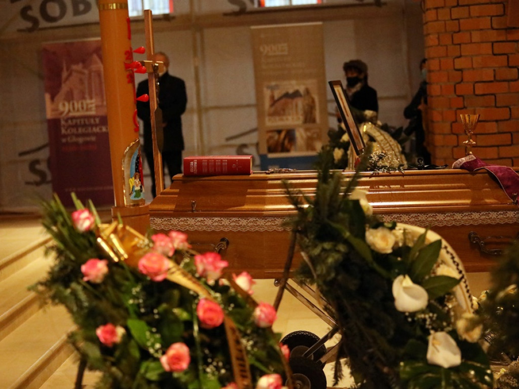 Ostatnie pożegnanie śp. księdza Aleksandra Walkowiaka. 