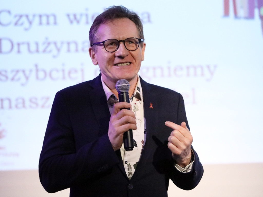 Wolontariusze nagrodzeni żonkilami, prezydent ze złotą łopatą