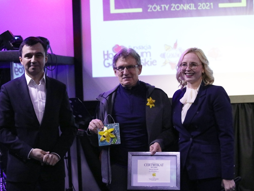 Wolontariusze nagrodzeni żonkilami, prezydent ze złotą łopatą