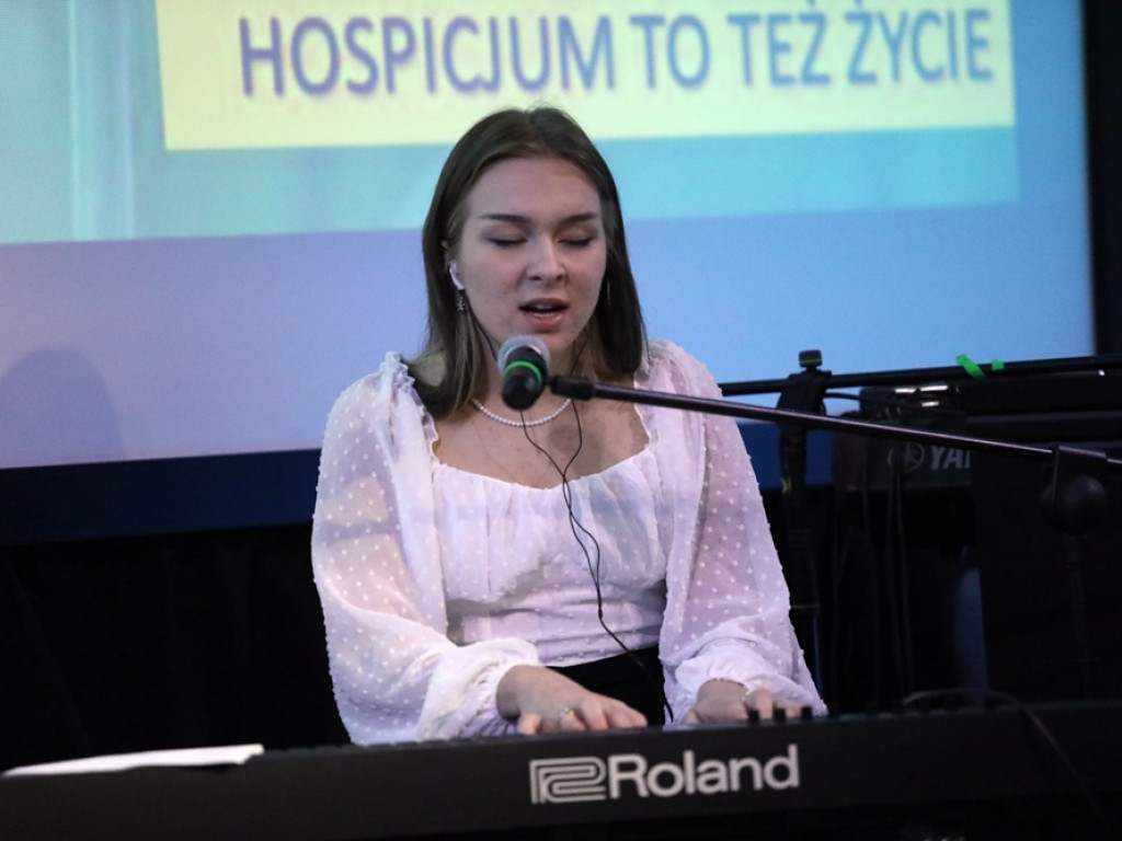 Wolontariusze nagrodzeni żonkilami, prezydent ze złotą łopatą