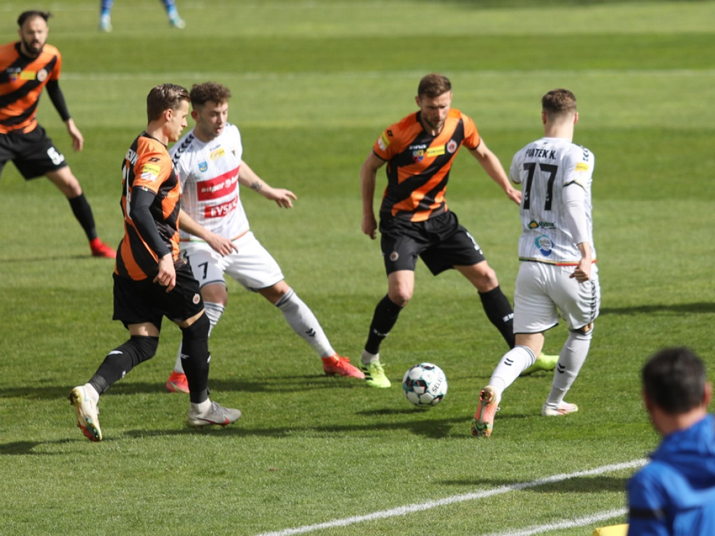 Trzy czerwone kartki! Chrobry skromnie pokonał GKS Tychy