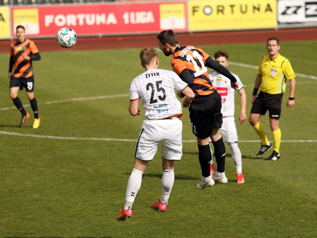 Trzy czerwone kartki! Chrobry skromnie pokonał GKS Tychy