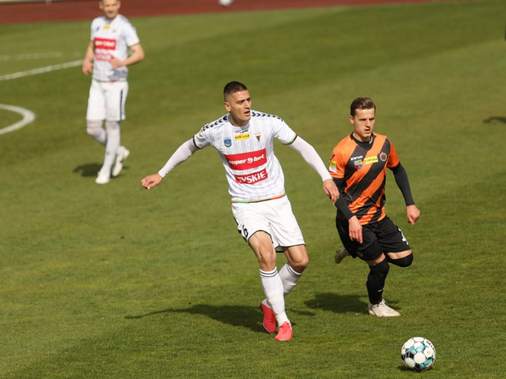 Trzy czerwone kartki! Chrobry skromnie pokonał GKS Tychy