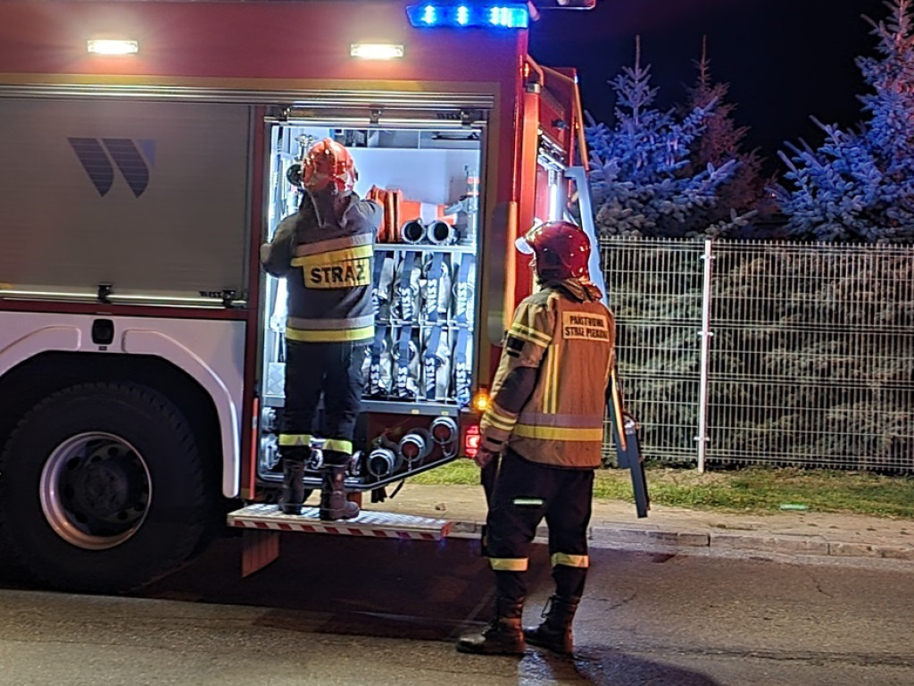 PILNE! Setki nielegalnie składowanych opon przy ul. Transportowej w ogniu