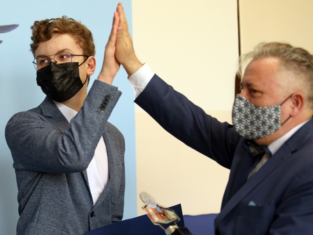 Świadectwa odebrane, czas na maturę! Najlepsi absolwenci zostali wyróżnieni