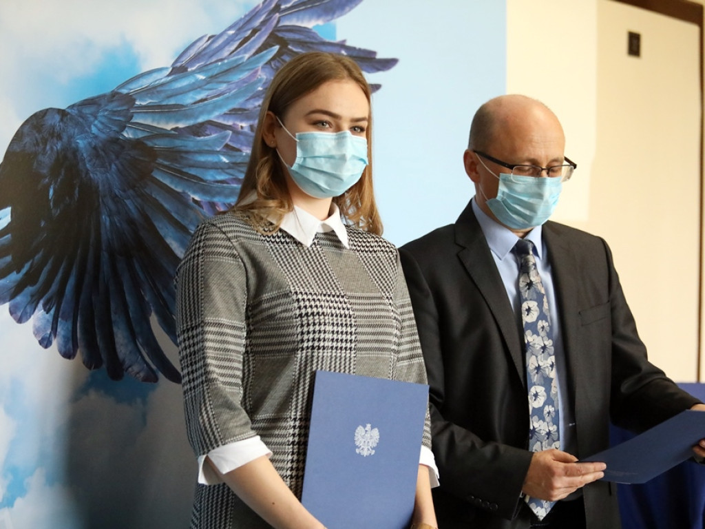 Świadectwa odebrane, czas na maturę! Najlepsi absolwenci zostali wyróżnieni