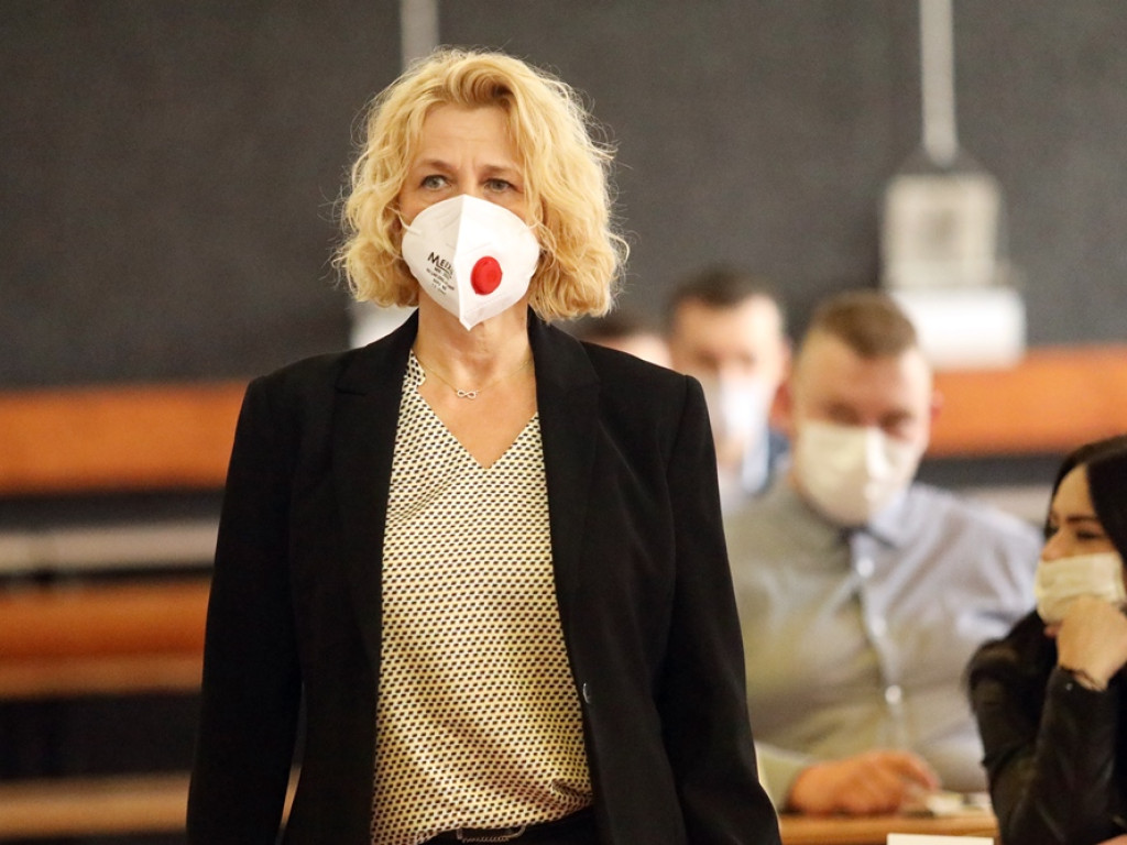 Do matury przygotowywali się w domach. Rozpoczął się pierwszy egzamin, ten z języka polskiego
