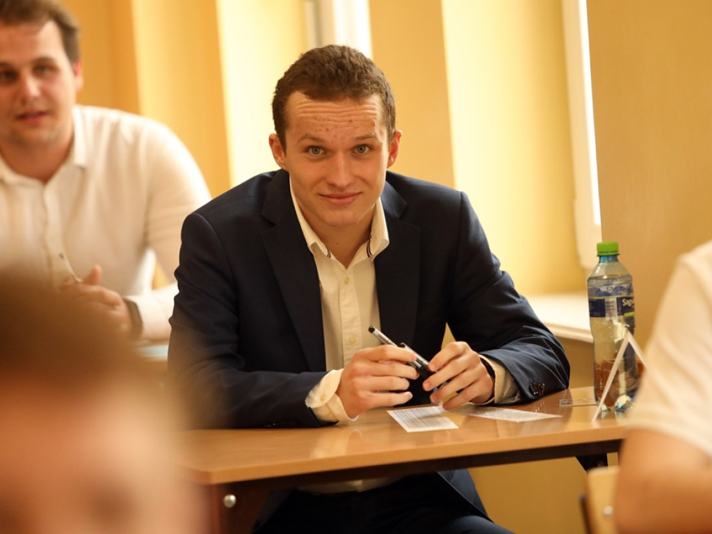 Do matury przygotowywali się w domach. Rozpoczął się pierwszy egzamin, ten z języka polskiego