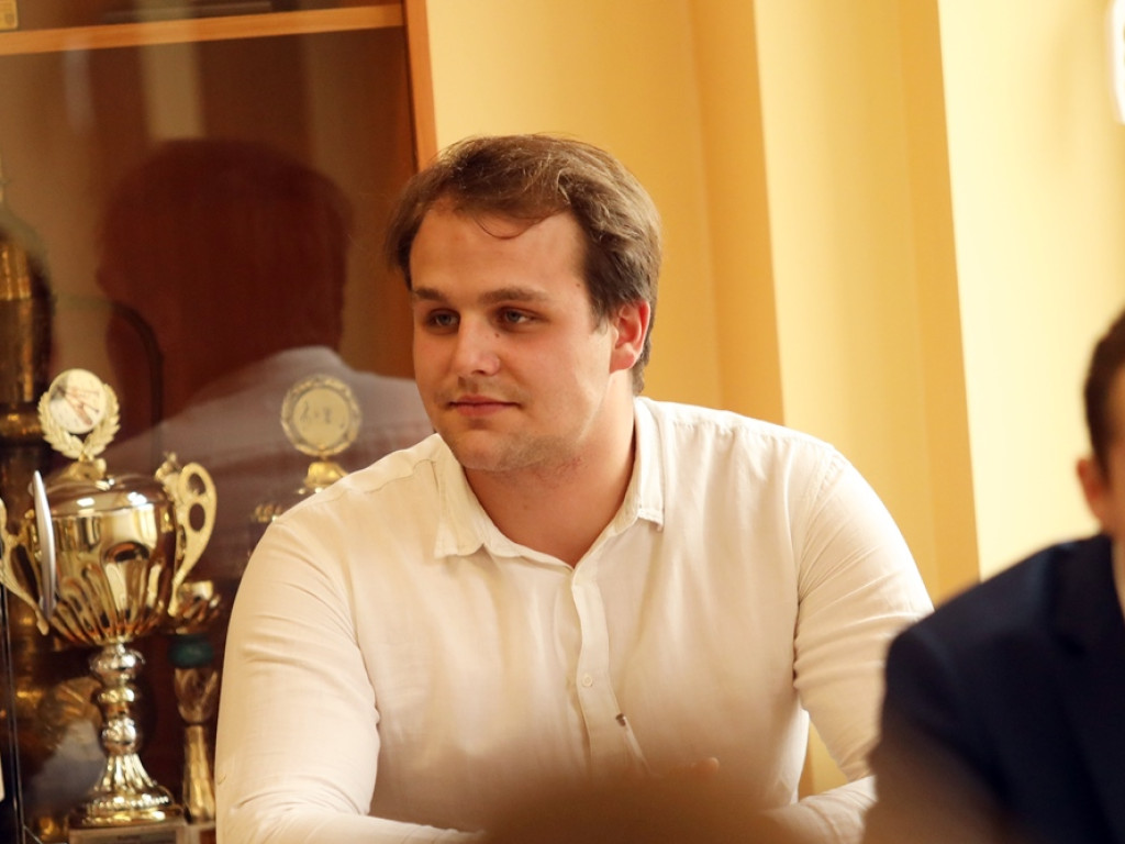 Do matury przygotowywali się w domach. Rozpoczął się pierwszy egzamin, ten z języka polskiego