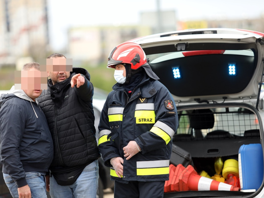 Auta roztrzaskane, dwie osoby w szpitalu