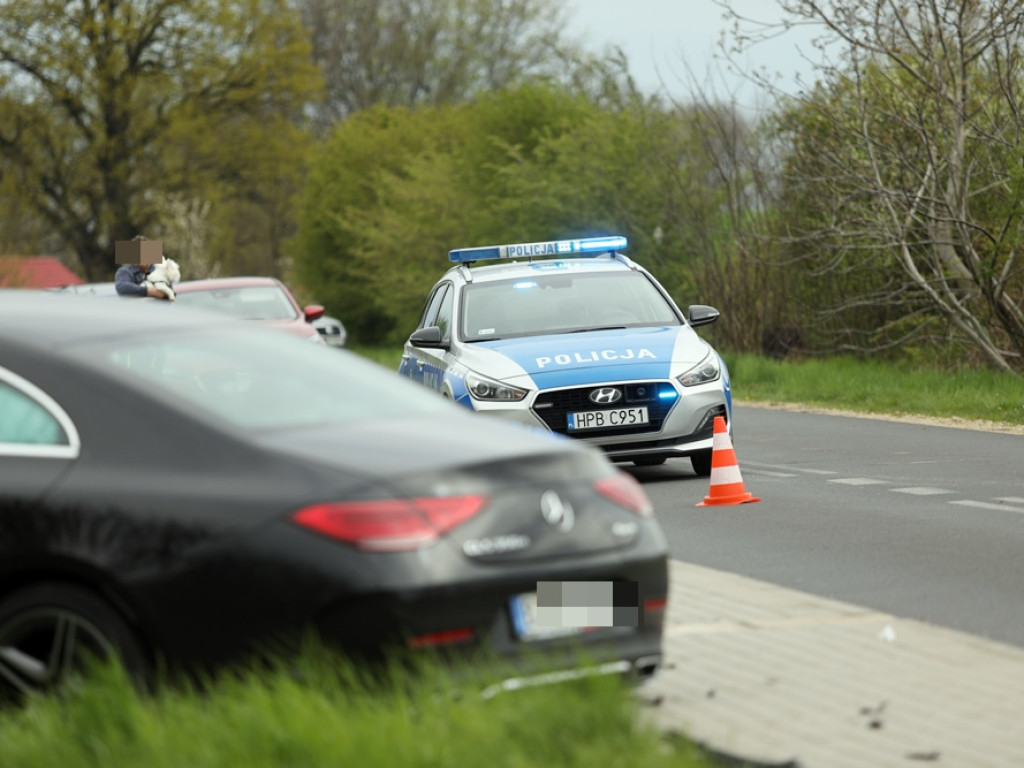 Auta roztrzaskane, dwie osoby w szpitalu
