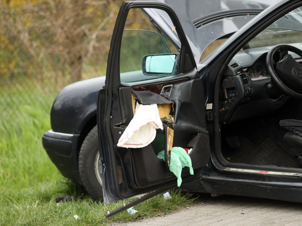 Auta roztrzaskane, dwie osoby w szpitalu